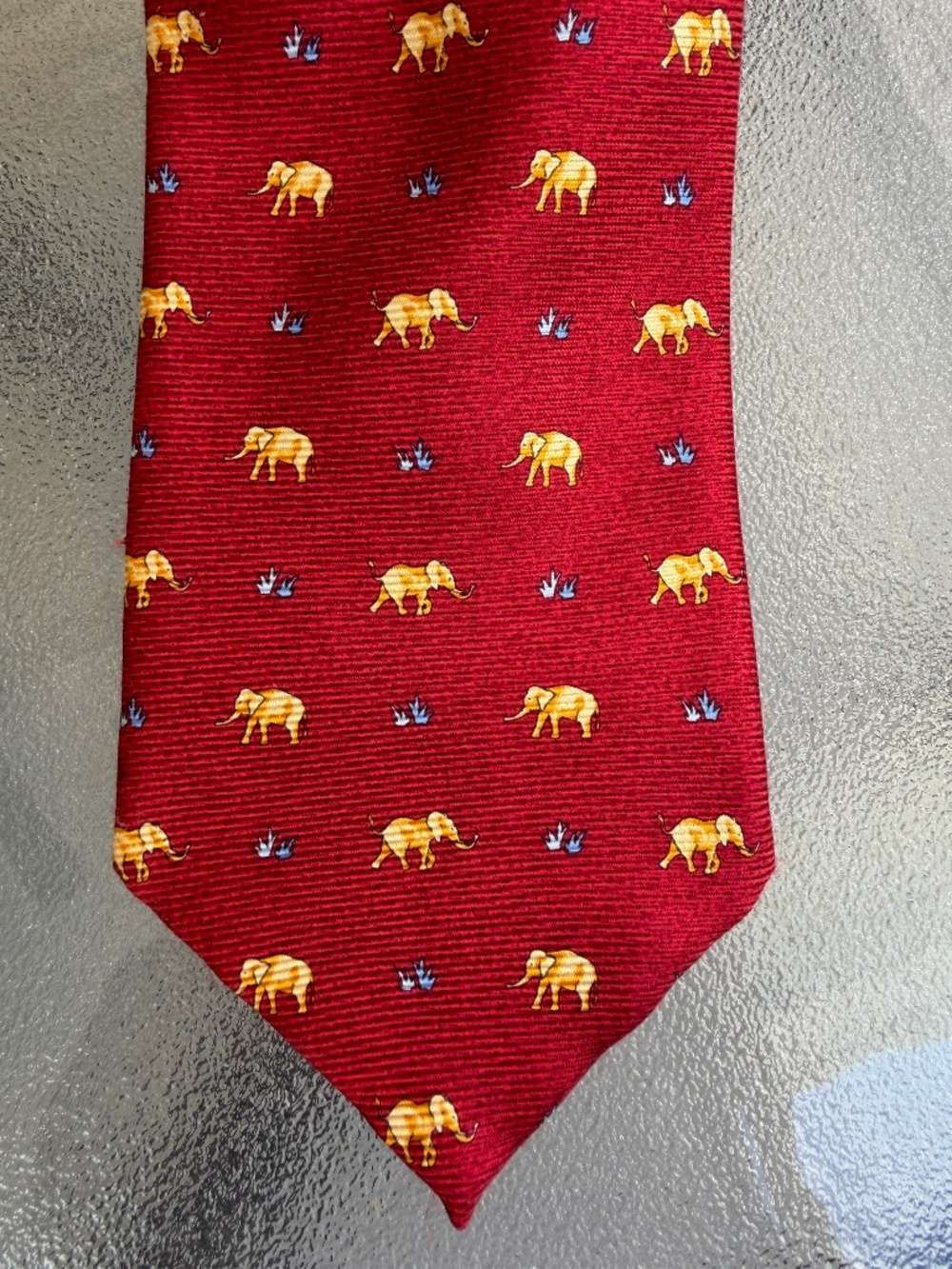 CHARLES TYRWHITT Men's 100% Silk Necktie DESIGNER Tie Red, Blue Elephant W:3.5"